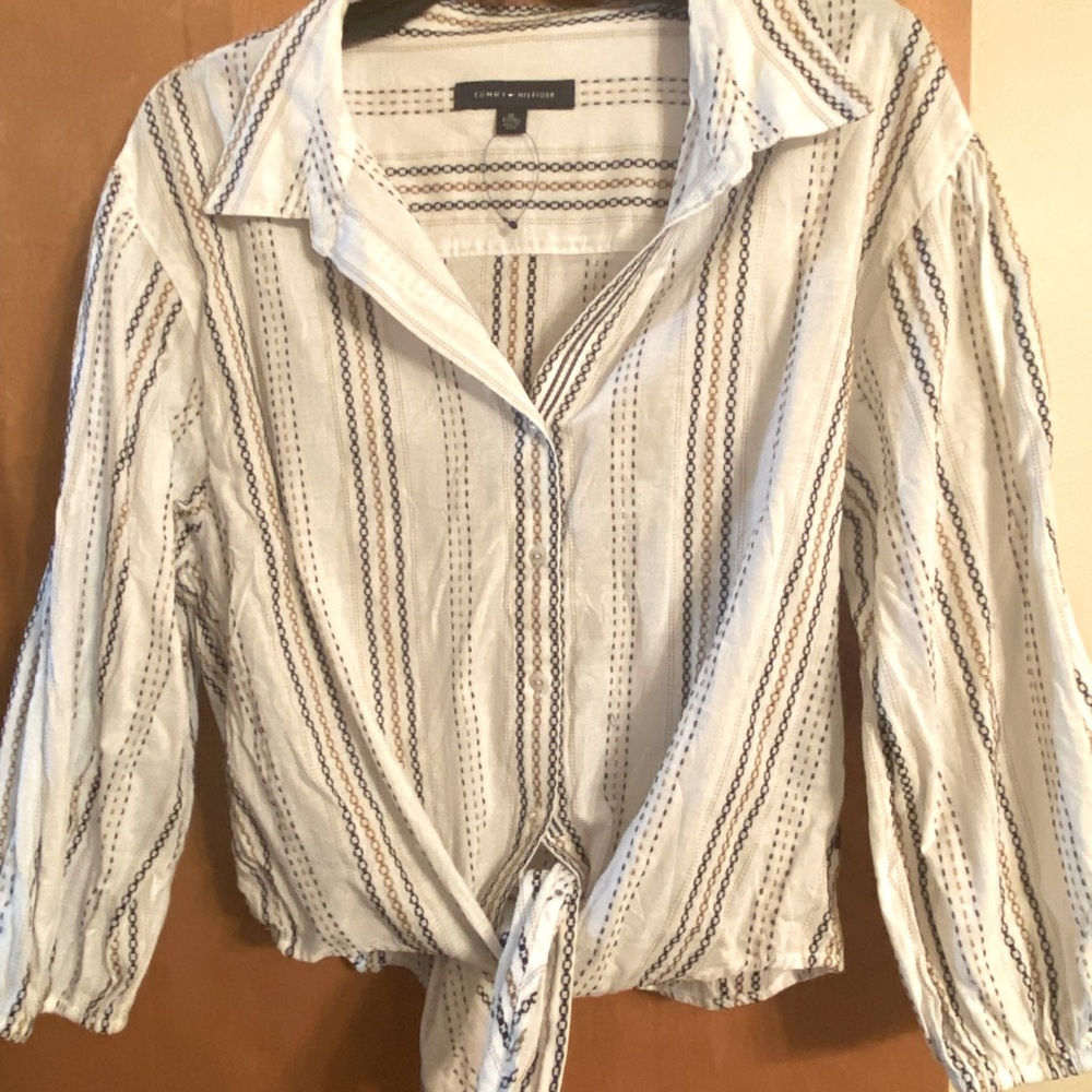 Tommy Hilfiger 3/4 sleeve button
down crop shirt Size XL